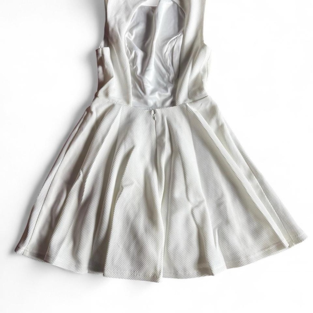 NWT Lulu's White Mini Dress size Medium - Picture 3 of 7